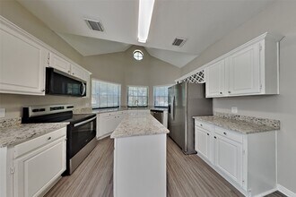 Building Photo - 2919 Double Lake Dr
