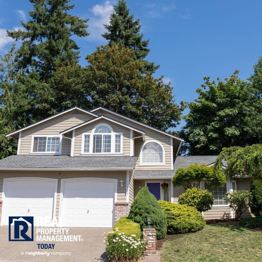 Primary Photo - Beautiful 3 Bedroom and 2.5 Bathroom Home!...