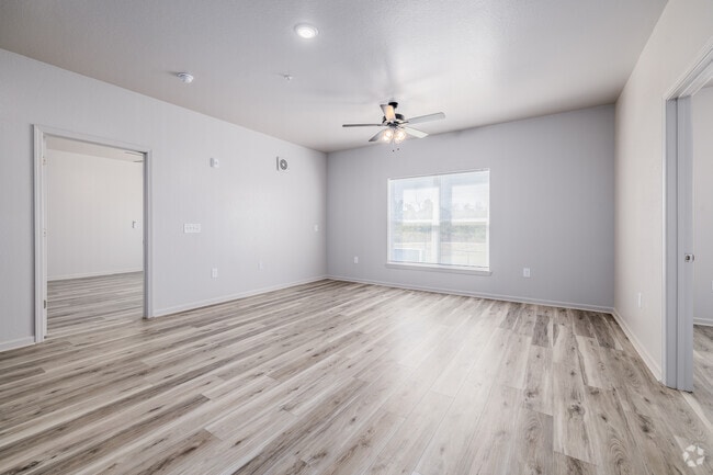2BR, 2BA - 910SF - Living Room - Platform Douglas