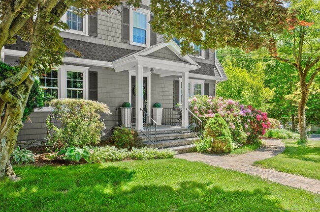 Foto del edificio - 1367 High Ridge Rd