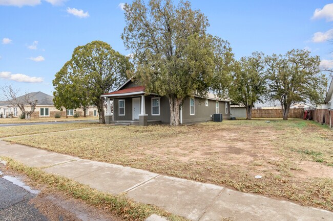 Building Photo - 1322 N Lincoln Ave