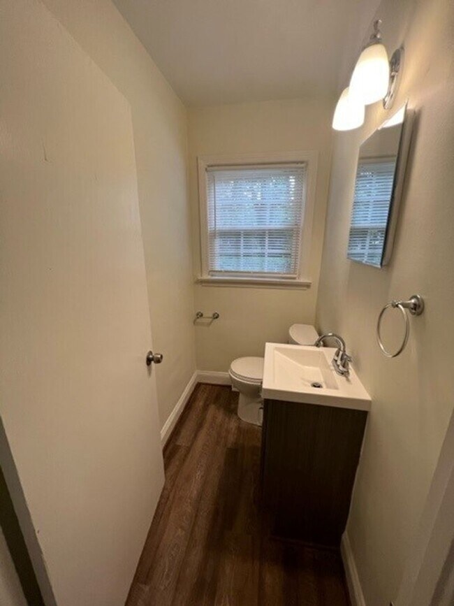 Foto del edificio - 3 Bedroom 1.5 Bath Home Family Room, Living Room and Dining Room! - Eastside of Greenville