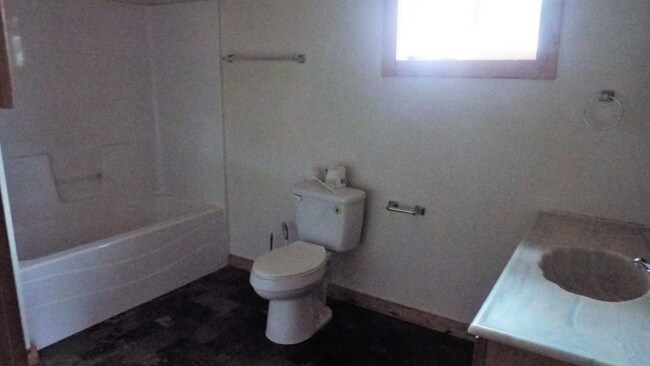 Building Photo - 169 Mill St