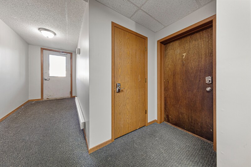 Foto principal - 1402 Division St W