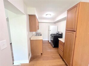 Building Photo - 2528 Homehurst Ave