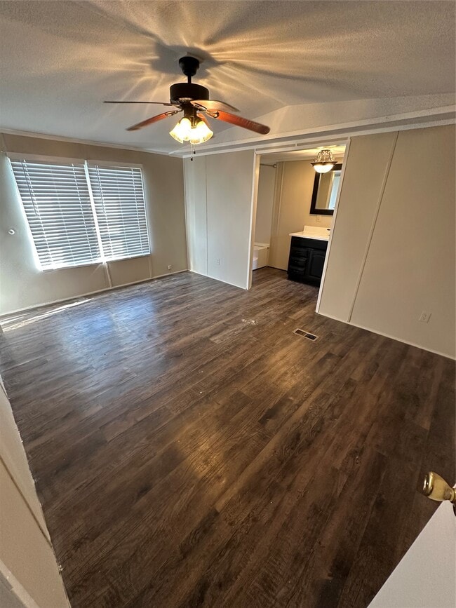 Building Photo - 2021 N Battlebell Rd