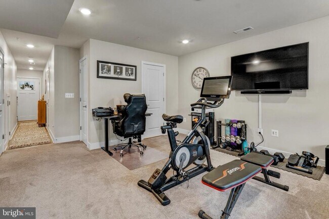 Foto del edificio - 11716 Emily Dickinson Pl