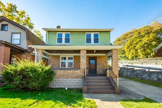 Foto del edificio - AVAILABLE SEPT 1ST!! GORGEOUS 3 BEDROOM IN...