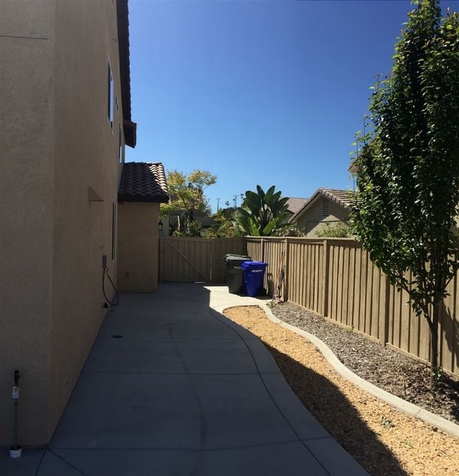 Building Photo - 1049 Stratton Dr