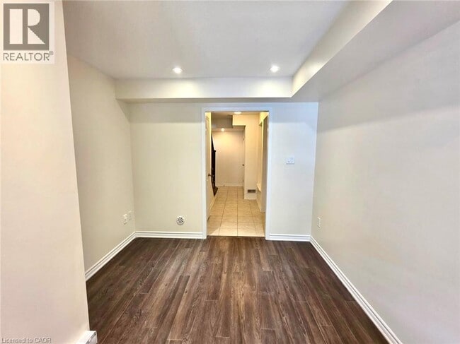 Building Photo - 274 Casson Pt
