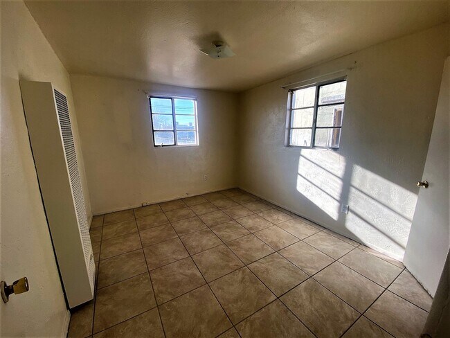 Building Photo - Very Nice home 3 bedroom 1 Bathroom with E...