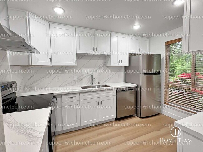 Building Photo - "RARE Downtown Bellevue Condo with Attache...