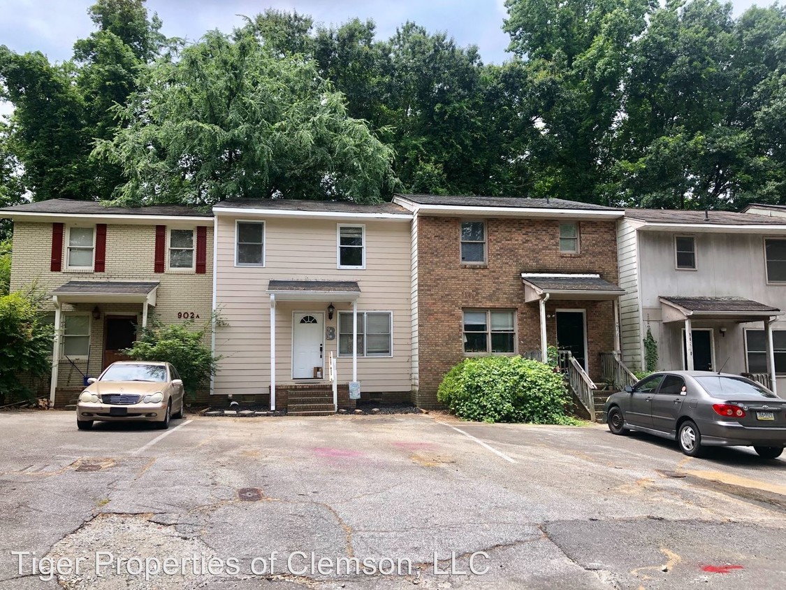 Primary Photo - 902 Creekside Dr