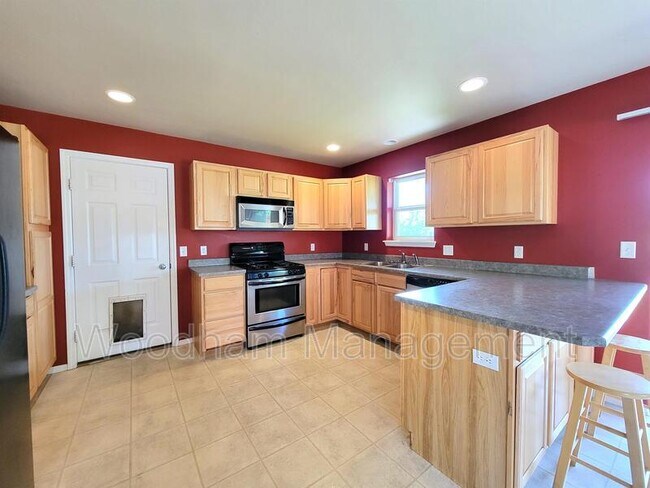 Building Photo - 31 E Vela Rd
