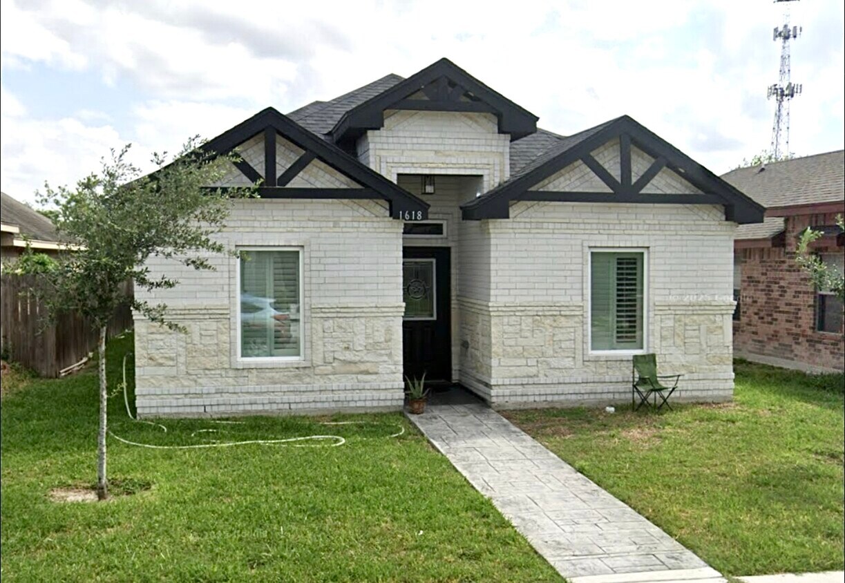 Foto principal - 1618 Leann Rimes Rd