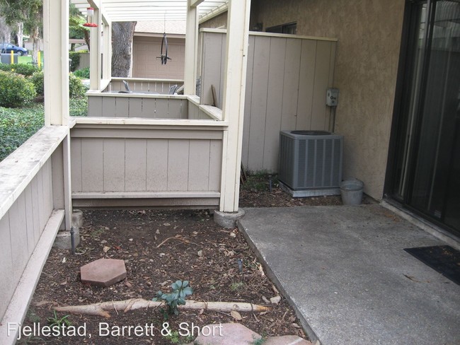 Building Photo - 2 br, 2 bath House - 5605-B Adobe Falls #35