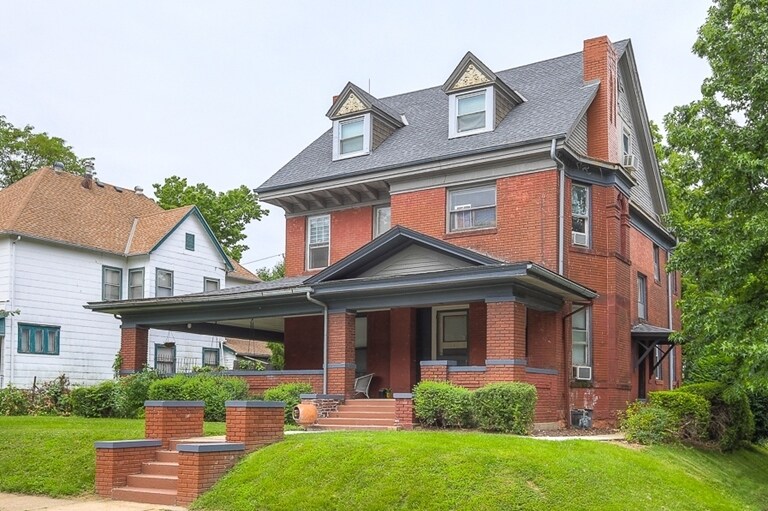 Primary Photo - 715 E 29th St