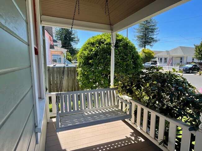 Foto del edificio - Charming Home on Cul-de-Sac w/Jacuzzi, Fireplace, Garage || Minutes from Downtown Napa!