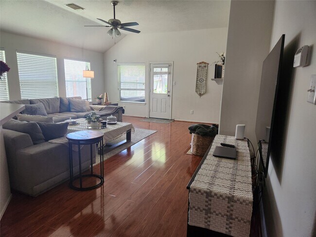 Foto del edificio - 5103 Forest Sage Ln