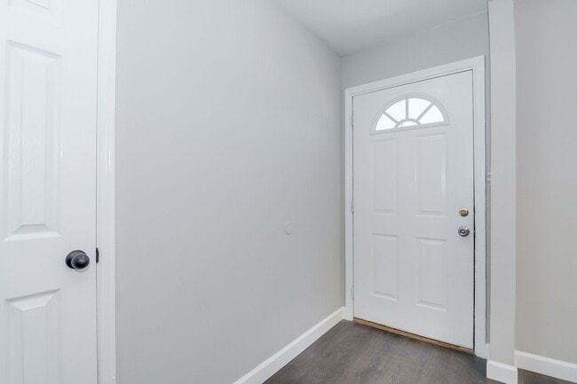Building Photo - Excellent Newly Renovated Home!