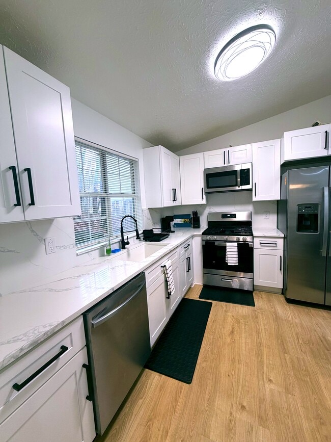 Building Photo - 259 Tarragon Way SW