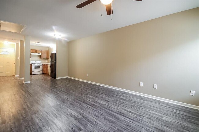 Foto del edificio - 6123 Settlers Square Ln