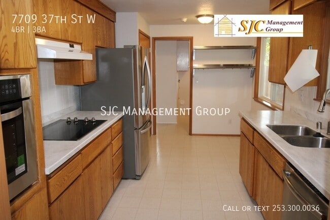 Building Photo - Four Bedroom 2.5 bath home in University P...