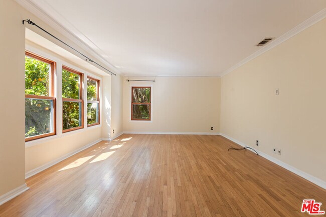 Foto del edificio - 1974 Preuss Rd