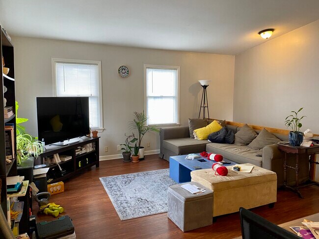 Living Room - 809 N Aurora St