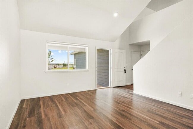 Building Photo - 3 BEDROOM 2 AND A HALF BATH NEWER CONSTRUCTION TWINHOME IN HARMONY VALLEY