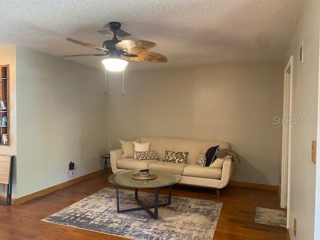 Foto del edificio - 2027 Dover Ct