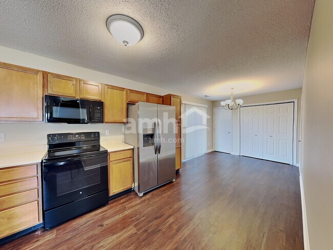 Foto del edificio - 656 Rocky Meadow Dr