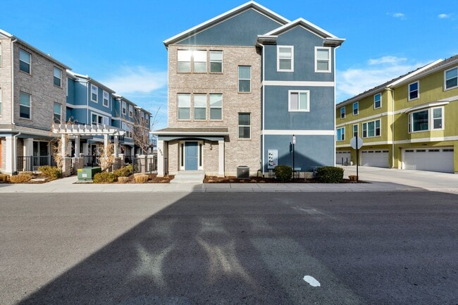 Building Photo - 1806 W Dalmeny Way