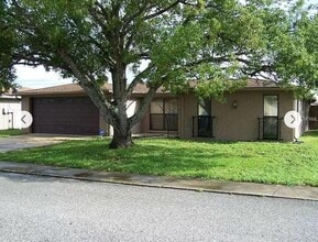 Building Photo - 7204 Brentwood Dr