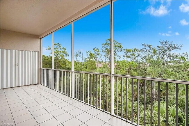 Foto del edificio - 14801 Park Lake Dr