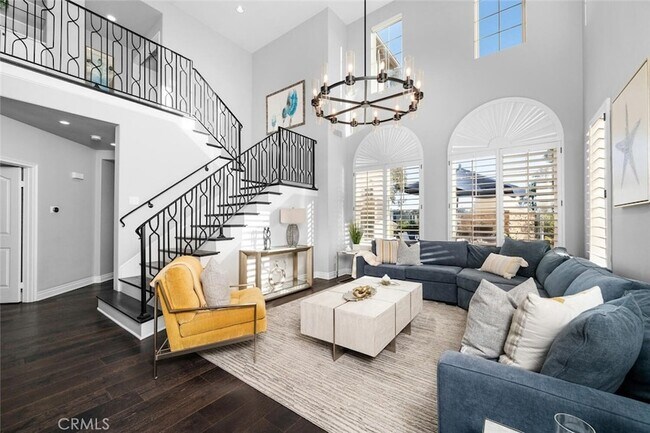 Building Photo - 6 Phaedra