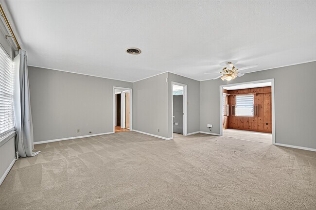 Foto del edificio - 10005 Hazelhurst Dr