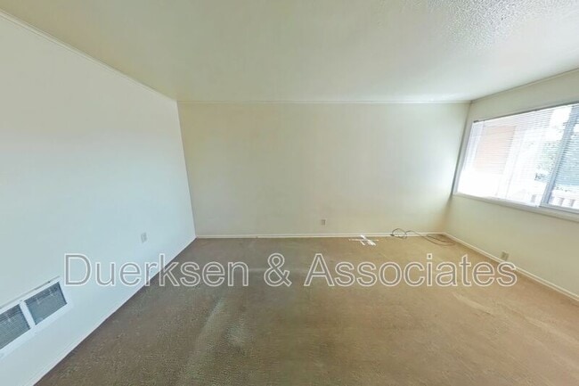Building Photo - 960 NW Cleveland Ave