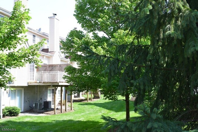 Foto del edificio - 223 Emily Pl