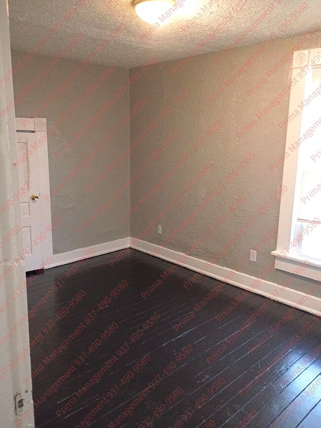 Building Photo - Cozy 3 Bed, 1.5 Bath, Convenient to I-70 and WPAFB