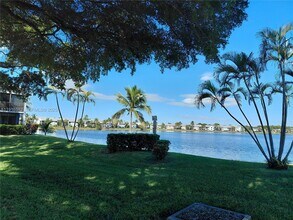 Building Photo - 999 Hamilton Dr