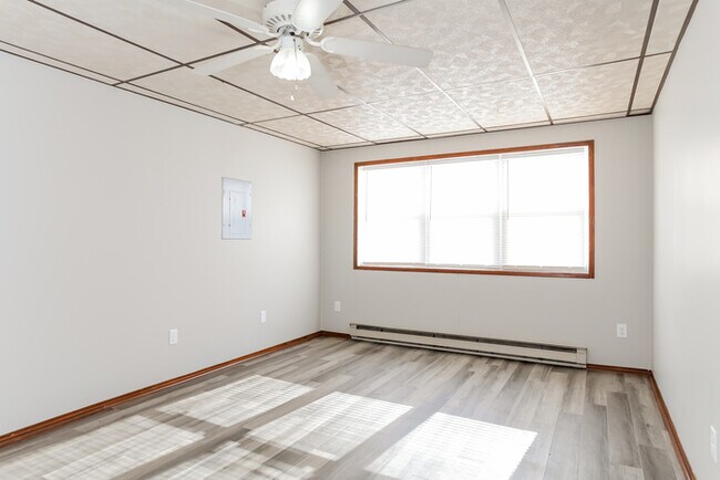 Building Photo - 11996 Wincanton Dr