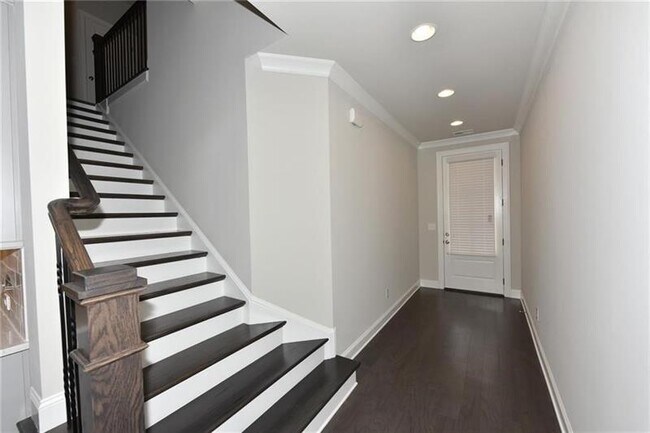 Building Photo - 5240 Cresslyn Rdg