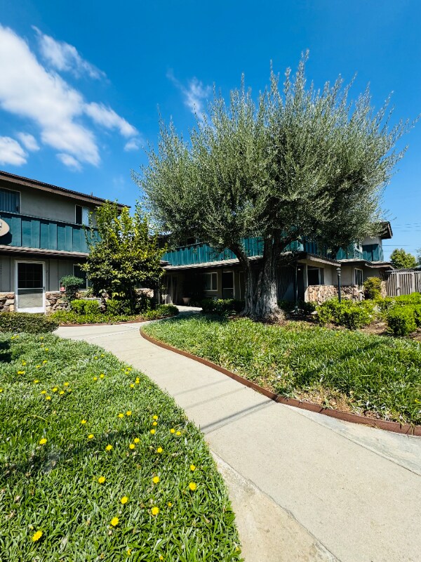 Foto del edificio - 8919 Longden Ave