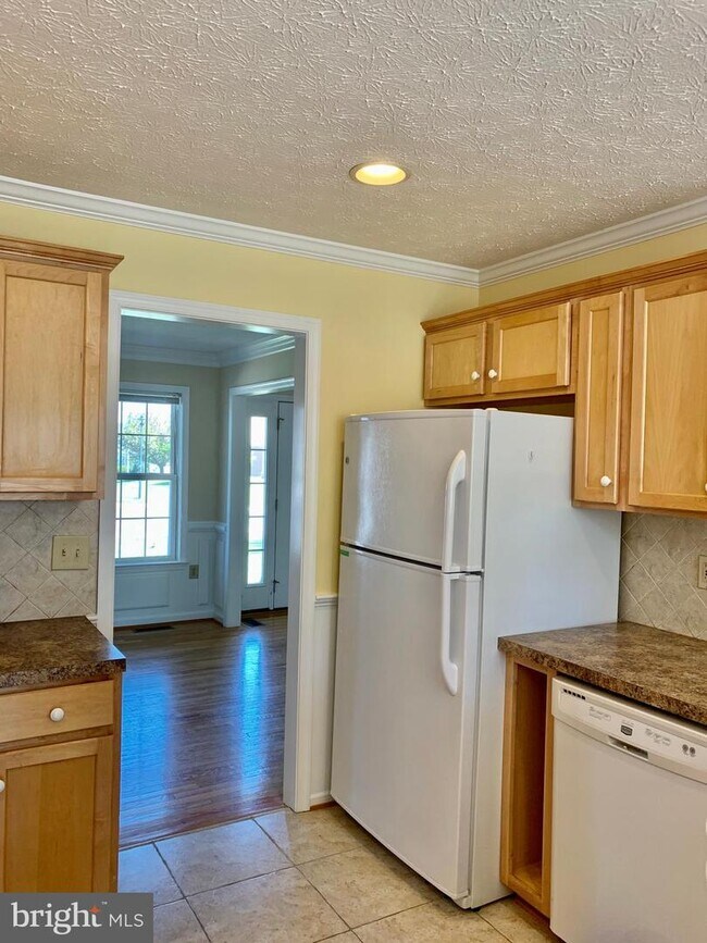 Building Photo - 107 Corral Dr