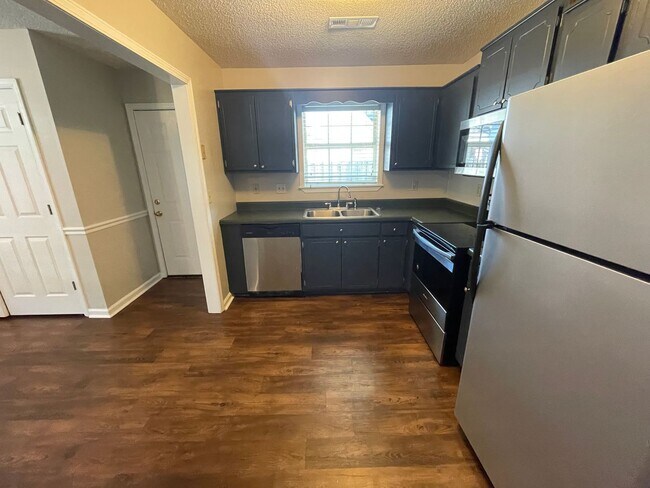 Foto del edificio - 1004 Creekside Pl