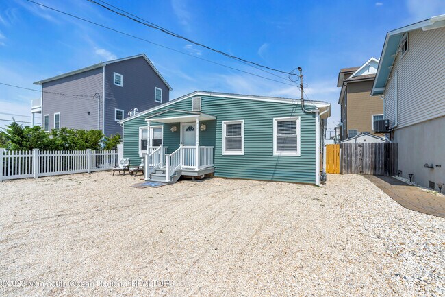 Building Photo - 316 6th Ave