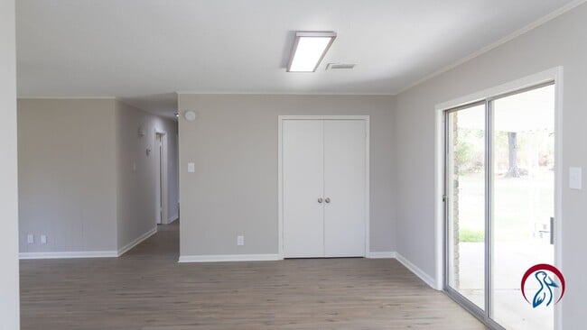 Building Photo - Coming Available in September – Updated 3 ...