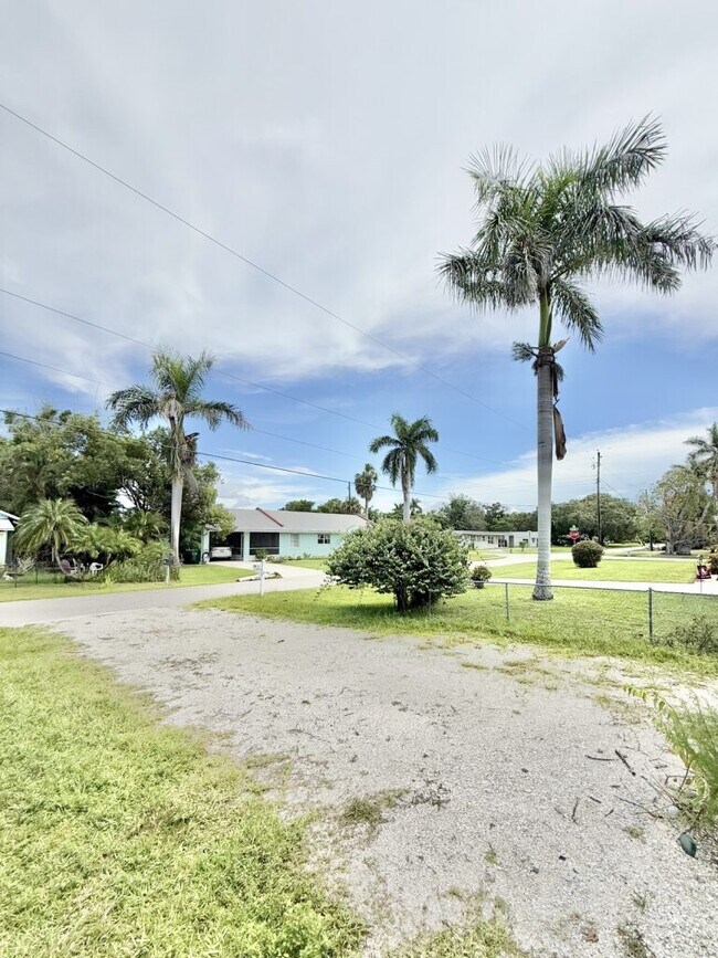 Building Photo - 2125 Mark Ave