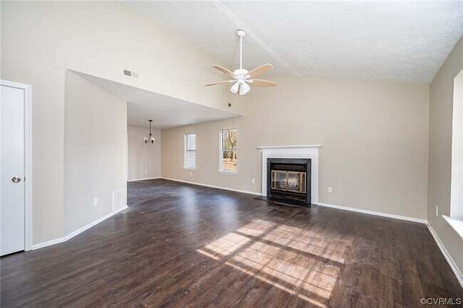 Building Photo - 9008 Stonebrook Dr